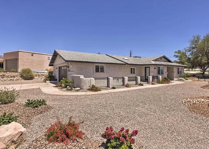 Putting Green, Pool Access: Havasu Home!