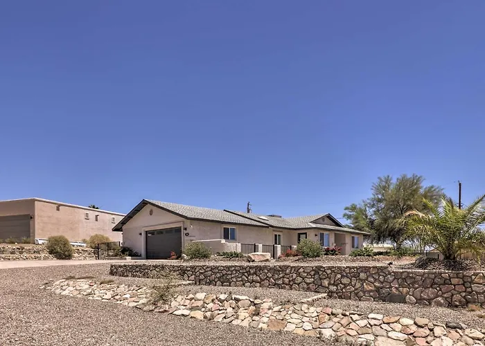 Putting Green, Pool Access: Havasu Home!