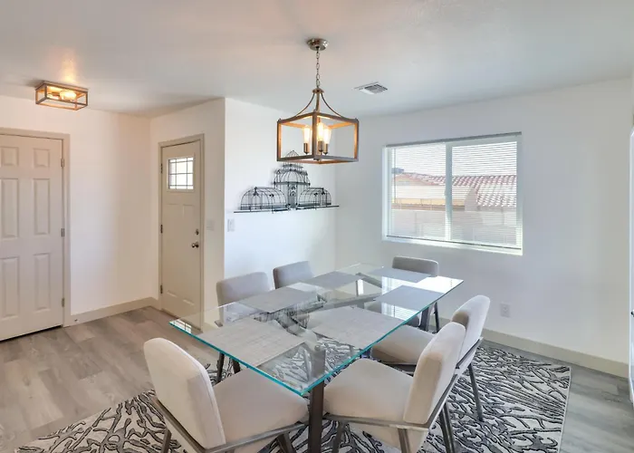 Putting Green, Pool Access: Havasu Home! Lake Havasu City