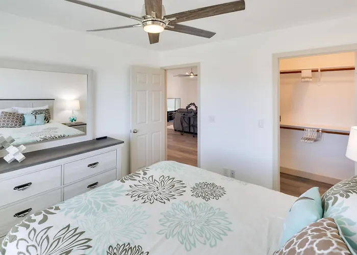 Putting Green, Pool Access: Havasu Home!
