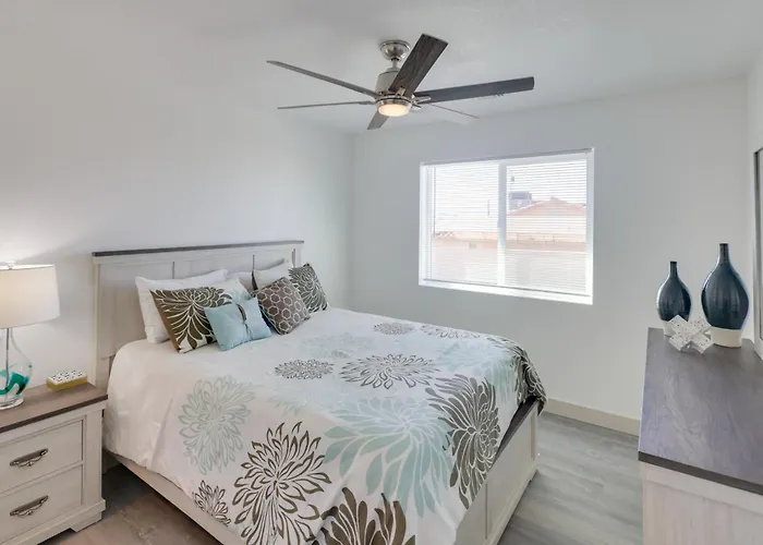 Holiday home Putting Green, Pool Access: Havasu Home!
