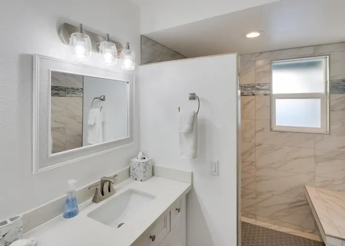 Putting Green, Pool Access: Havasu Home! Lake Havasu City
