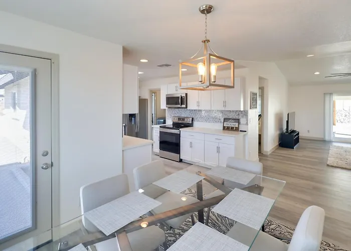 Holiday home Putting Green, Pool Access: Havasu Home!